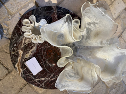 Aura kunst som dansk interior design i organiske former fra waves studio i form af biobaseret vase og skulptur